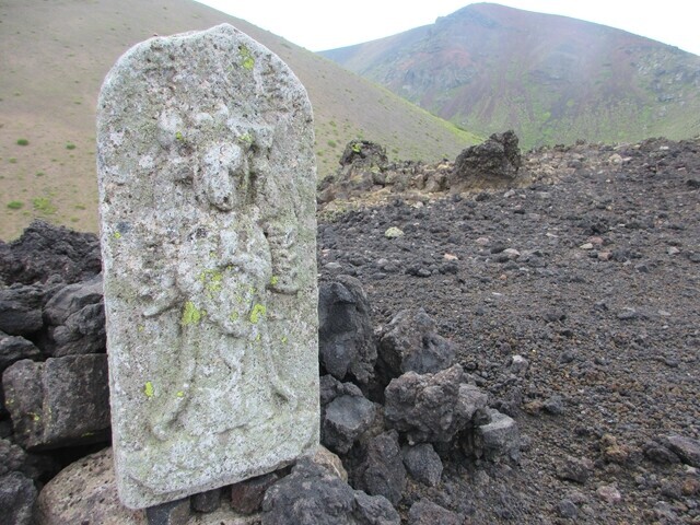 岩手山お鉢巡りルートの石仏