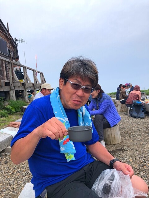 岩手山八合目避難小屋で作った山飯と登山仲間