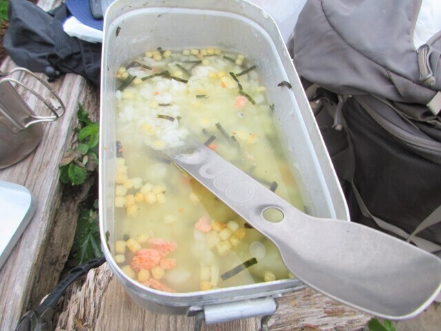岩手山八合目避難小屋で食べたお茶漬け