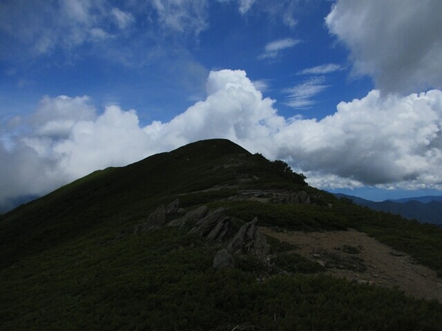 振り返っての硫黄岳景色