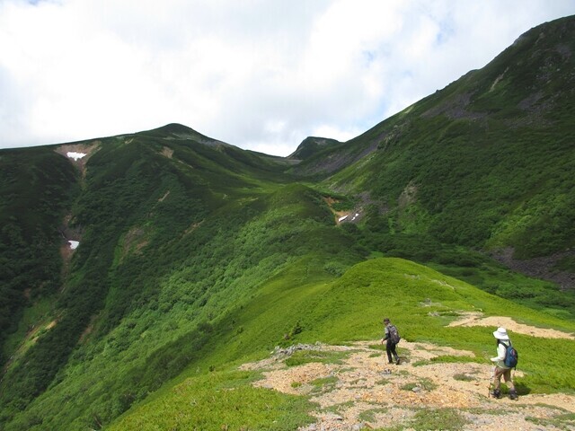 硫黄岳から乗鞍スカイラインへの登り返し