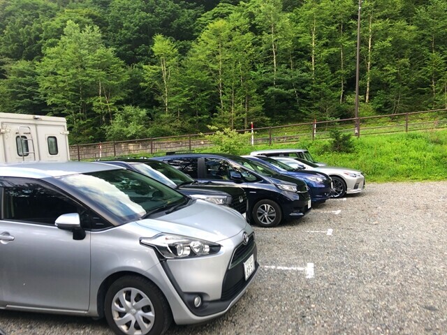 平湯の森の駐車場臨時駐車場