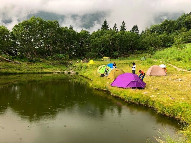 夕方から白根御池小屋は雨になった