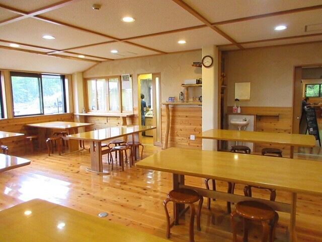 白根御池小屋の食堂の様子