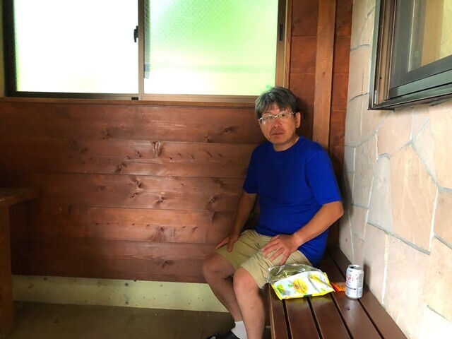 １週間分の食材を荷揚げしている登山仲間