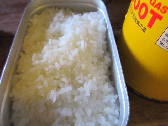白根御池小屋で炊いたご飯の様子
