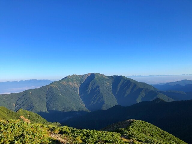 小太郎山から眺める仙丈ヶ岳