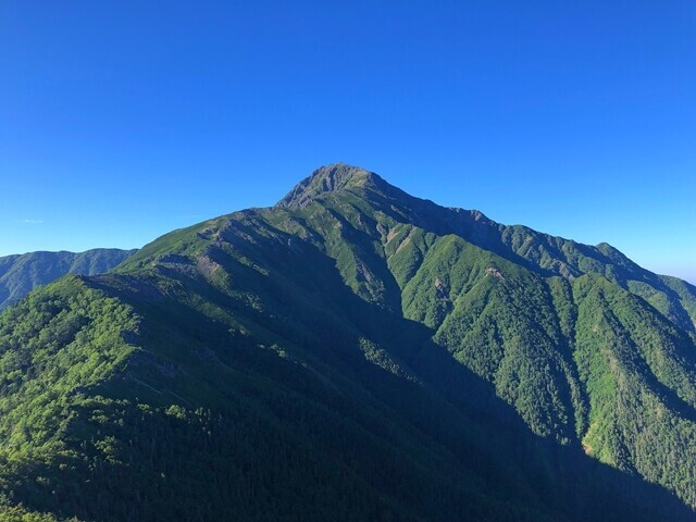 前小太郎から見る北岳の景色