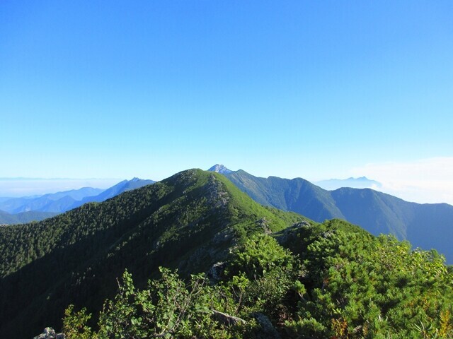 前小太郎山から見る小太郎山風景