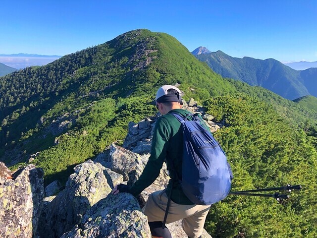 前小太郎山から小太郎山の稜線も岩稜ルート