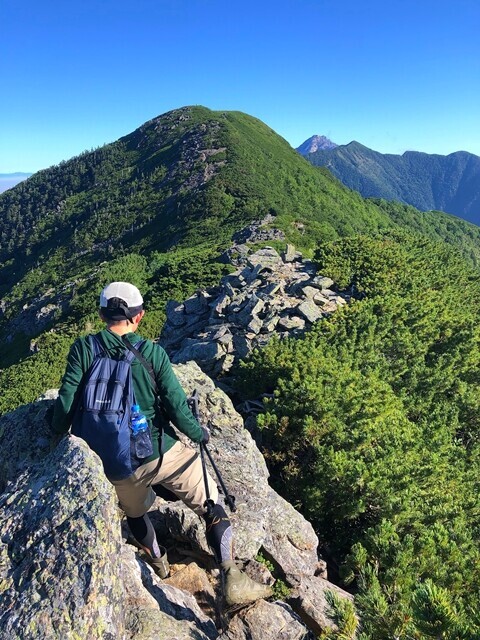 近いようで遠い小太郎山の山頂