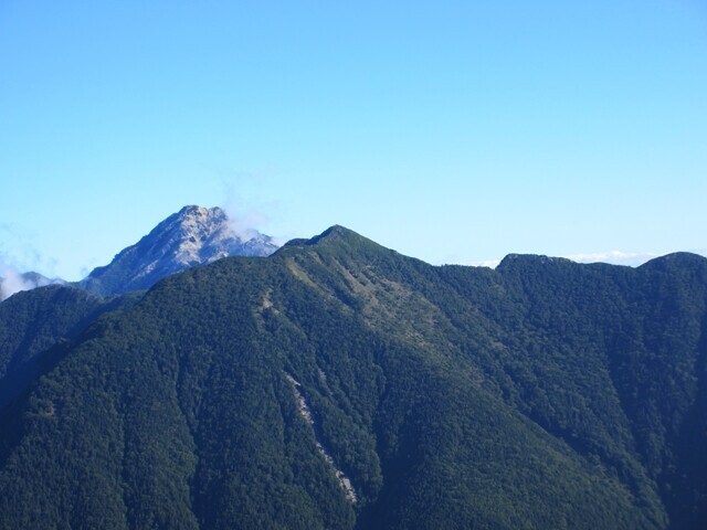 甲斐駒ヶ岳とアサヨ峰