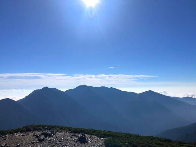 太郎山の山頂直下のテント泊スペース