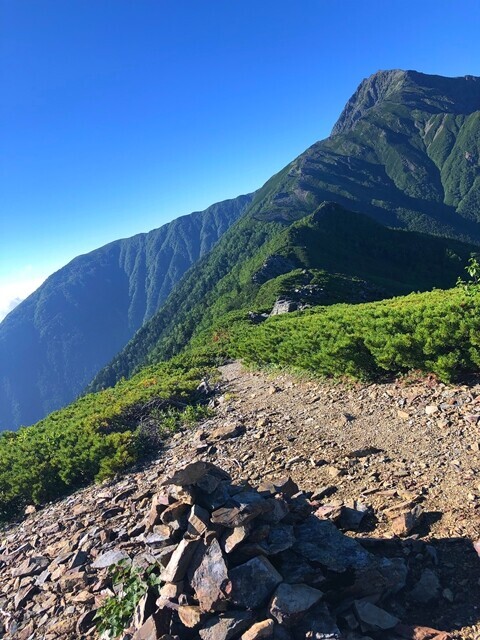 小太郎山から北岳を目指して登山スタート