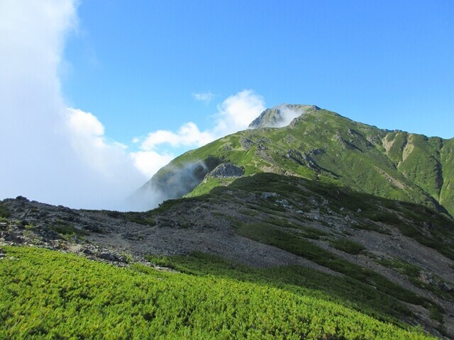 北岳にもガスが湧いてきた様子