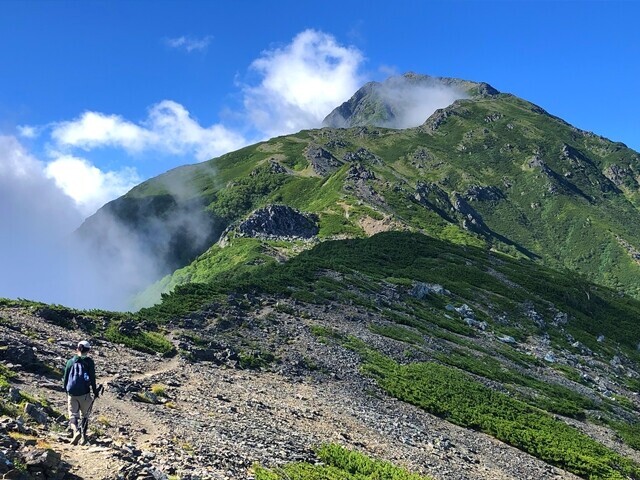 登山仲間と北岳のコラボ写真