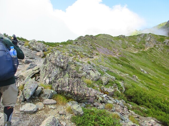 小太郎山分岐から北岳肩の小屋までの登山道の様子