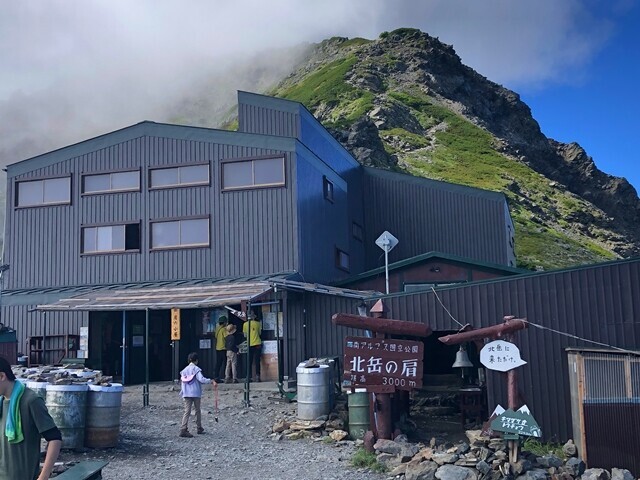 北岳肩の小屋の外観