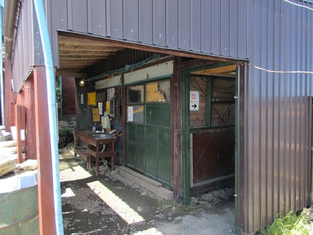 北岳肩の小屋のトイレ