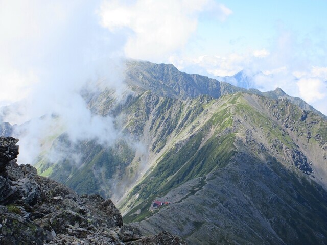 北岳の眼下に広がる北岳山荘