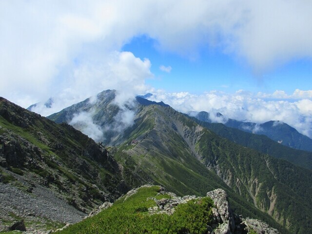 目指す間ノ岳の景色