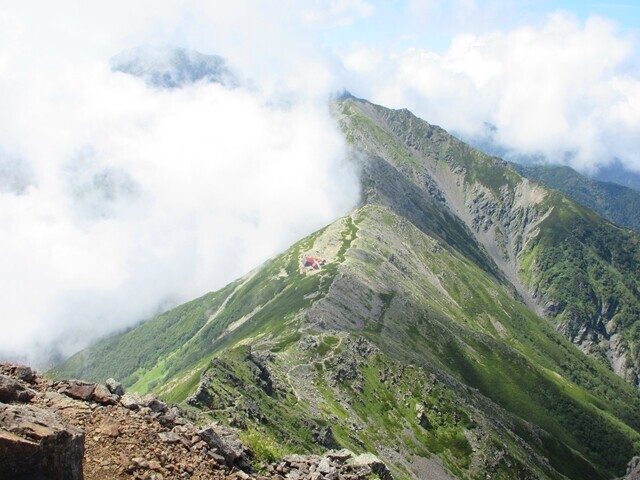 北岳から北岳山荘、間ノ岳登山開始の様子