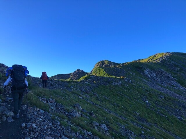 農鳥岳３，０００ｍ峰の稜線歩き