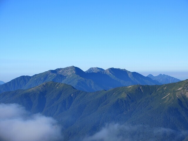 農鳥岳から見る荒川三山
