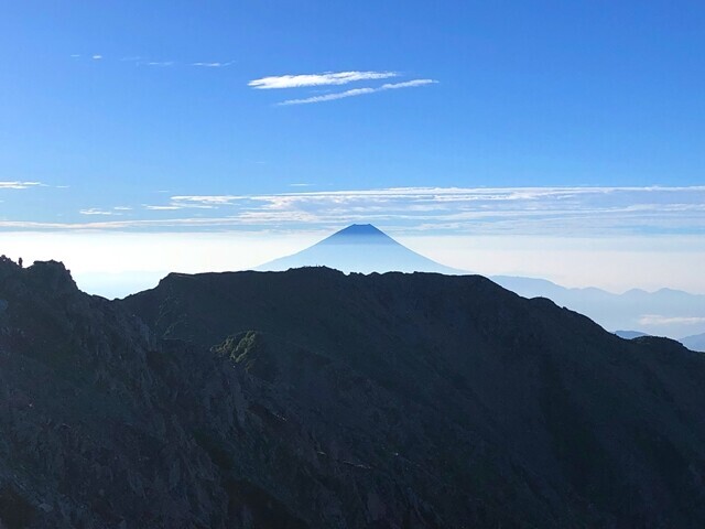 西農鳥岳と富士山のコラボ写真
