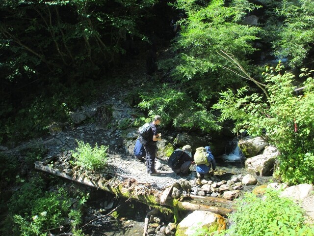 大門沢小屋の沢の水場