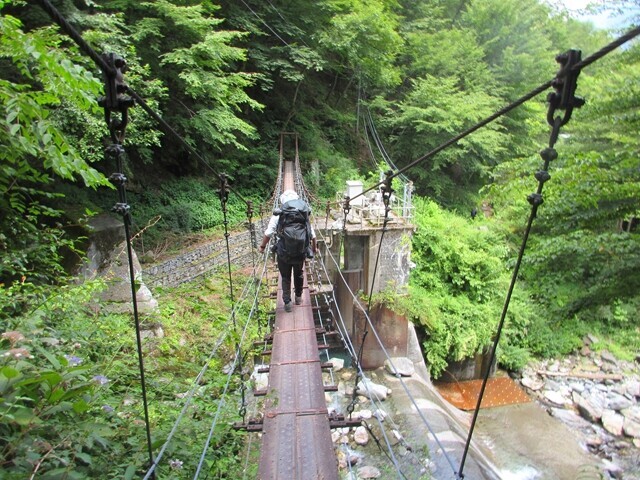 奈良田への吊橋