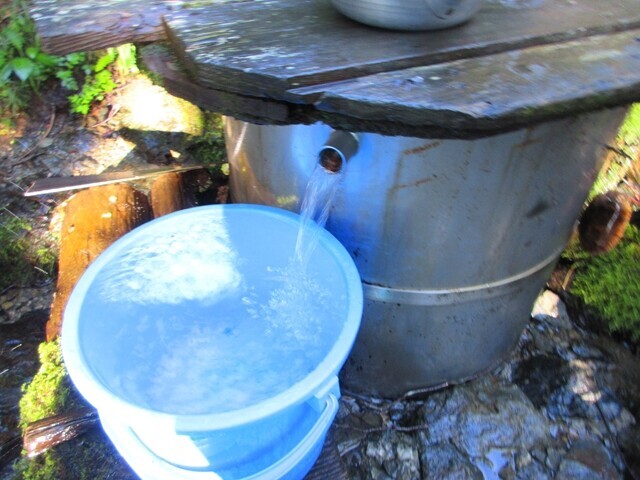 熊の平小屋の水場