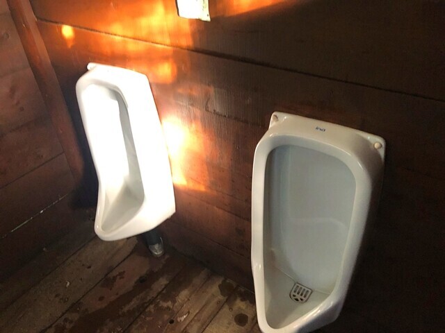 熊の平小屋のトイレの管理具合と掃除