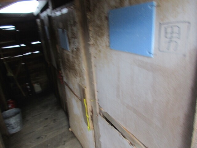 農鳥小屋のトイレの内部