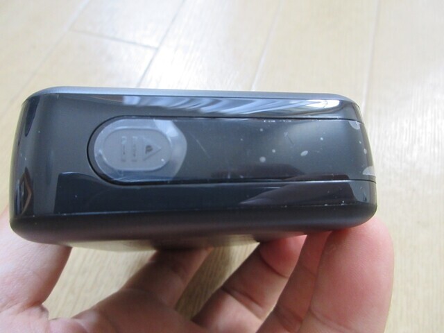 モバイルバッテリーの電源ボタン