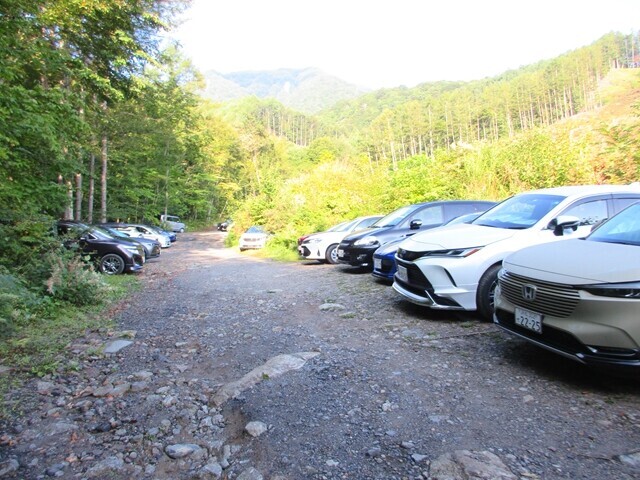 青木鉱泉の駐車場の様子