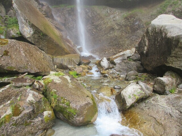 五色の滝の滝壺