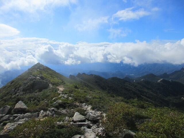 振り返っての金峰山の登山ルート