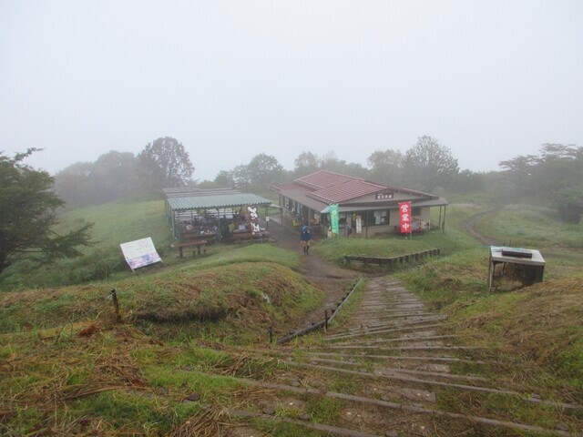 陣馬山の山小屋
