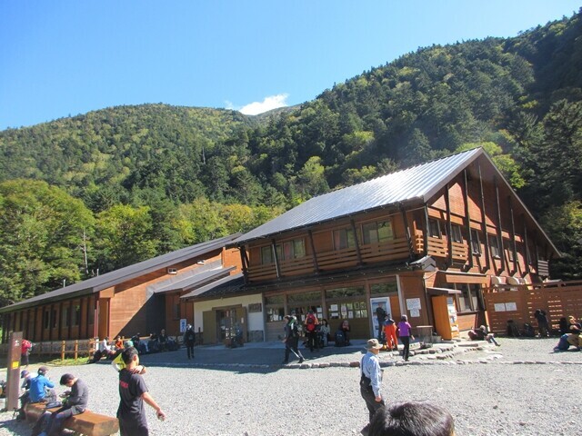 横尾山荘の混雑具合