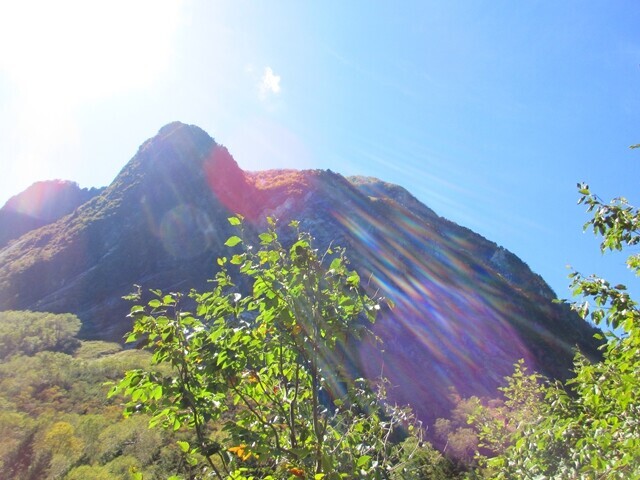 本谷橋への登山ルート上の屏風の頭の様子
