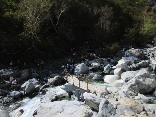 本谷橋涸沢登山の休憩スポット