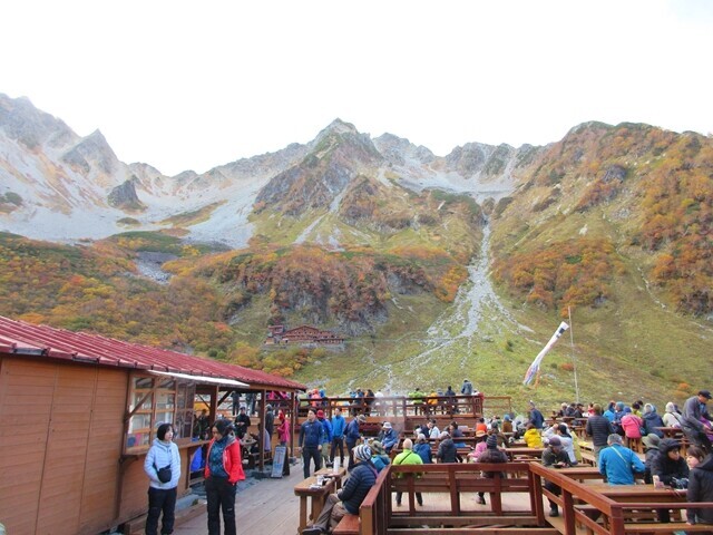 涸沢ヒュッテは大混雑していた
