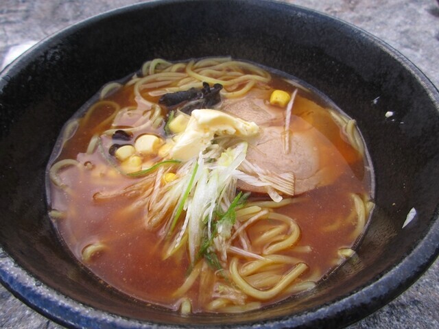 で穂高岳山荘で注文した味噌ラーメン