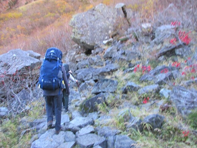涸沢からパノラマコースを使って登山スタートの様子