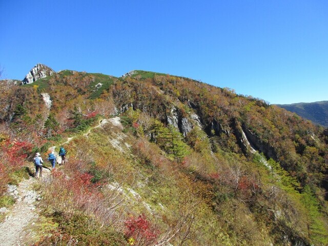 屛風の頭のコル付近景色