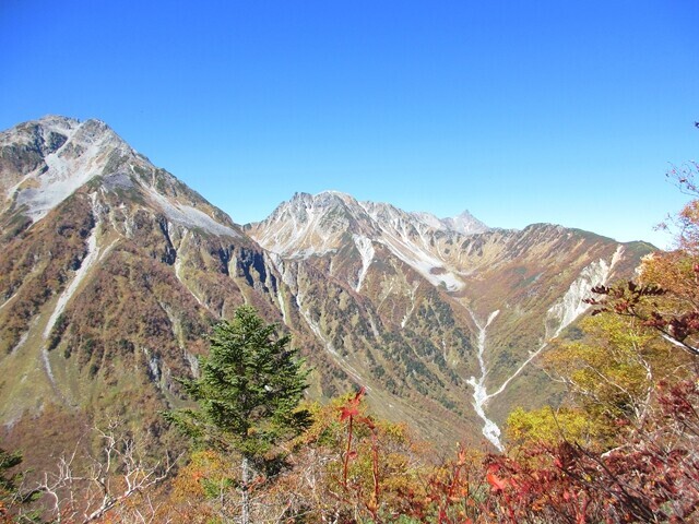 屛風の頭方面から見る槍ヶ岳の景色
