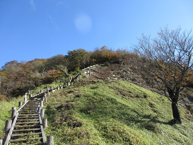 丹沢主脈縦走路の蛭ヶ岳の登り坂