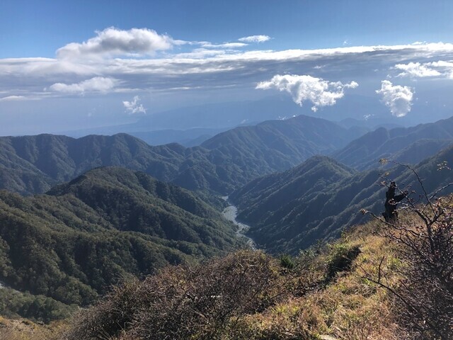 蛭ヶ岳から見るユーシン渓谷
