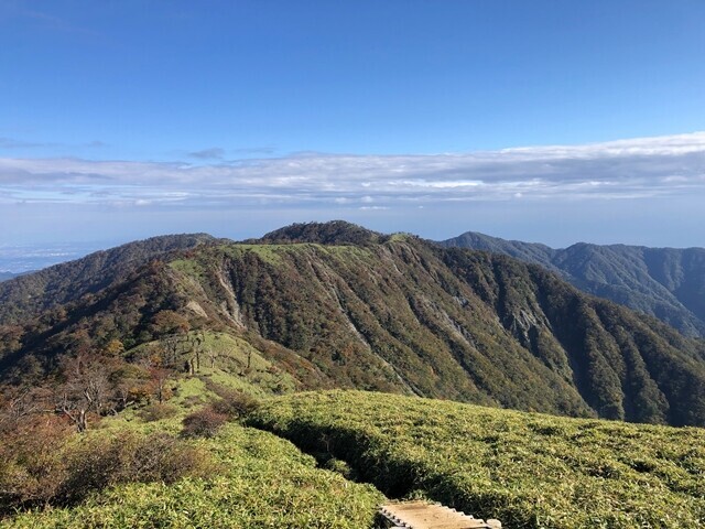 丹沢主脈縦走日帰り登山の丹沢山、塔ノ岳への縦走の様子